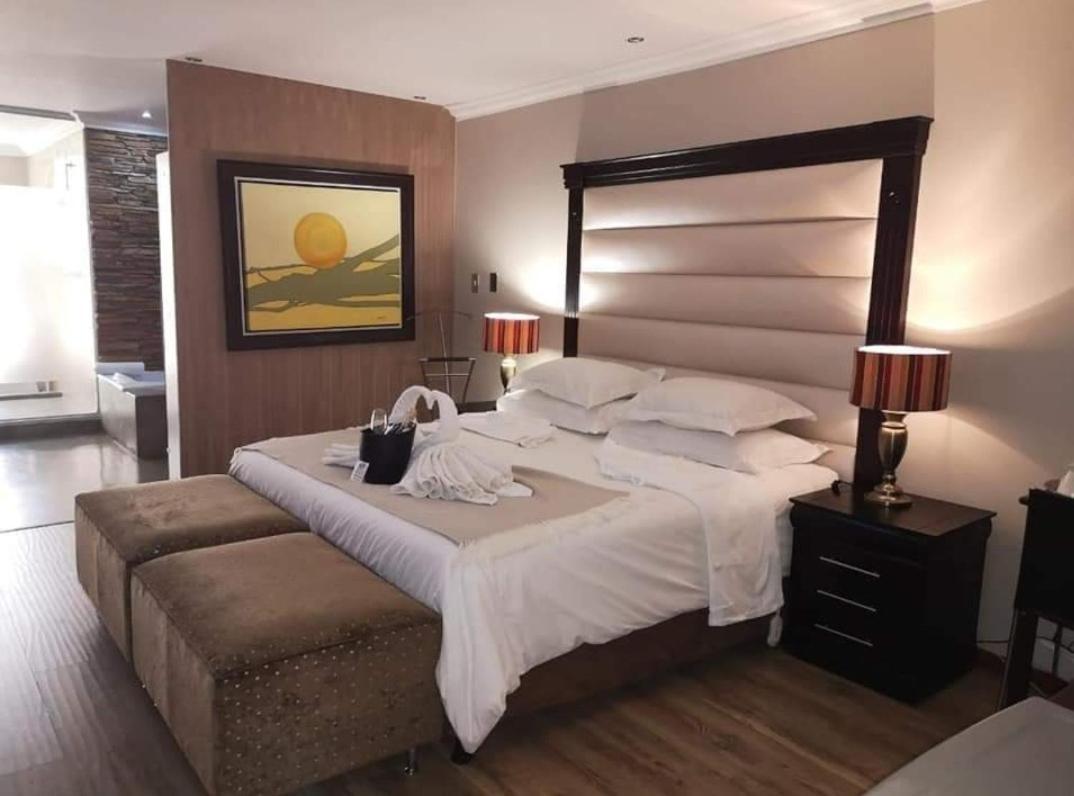 African Moon Corporate House 肯普顿帕克 外观 照片