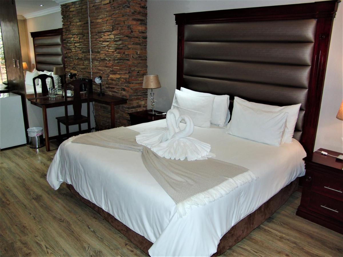African Moon Corporate House 肯普顿帕克 外观 照片