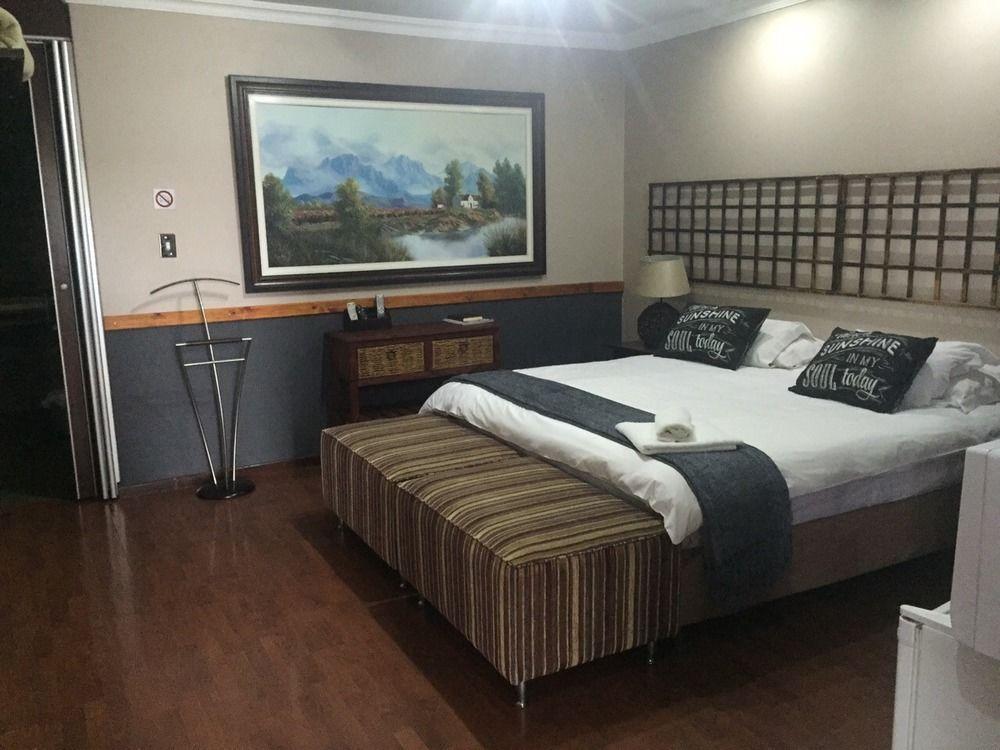 African Moon Corporate House 肯普顿帕克 外观 照片